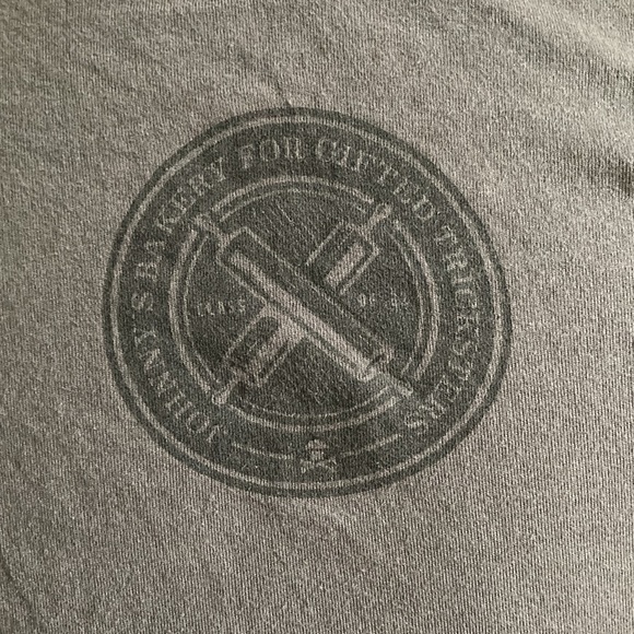 ✅JOHNNY CUPCAKES shirt!🧁 - Picture 4 of 10